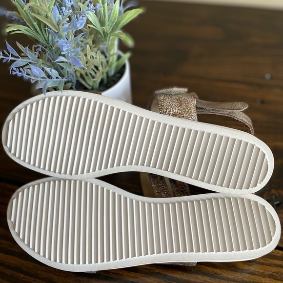 VANELi Espy Metallic Gold Sandal - Picture 5 of 6